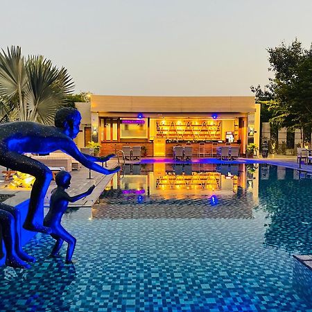 The Grand Arc Hotel & Convention Centre Shahjahanpur Exterior foto