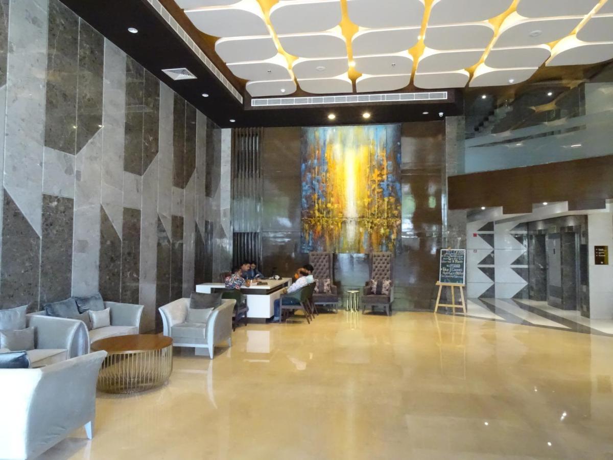 The Grand Arc Hotel & Convention Centre Shahjahanpur Exterior foto